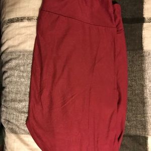 TC Solid Maroon colored leggings!